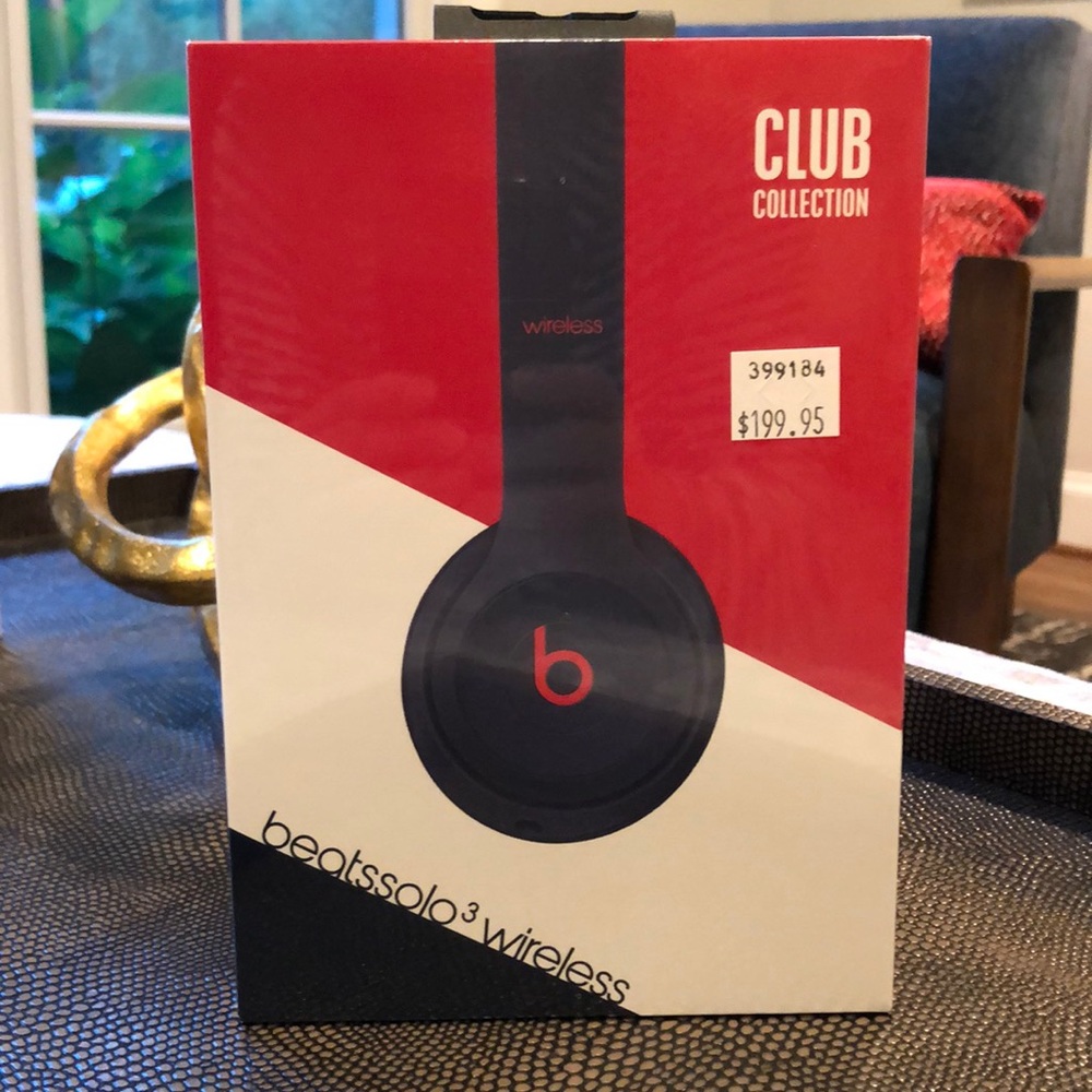 NWT BeatsSolo3 Club Collection Wireless Headphones